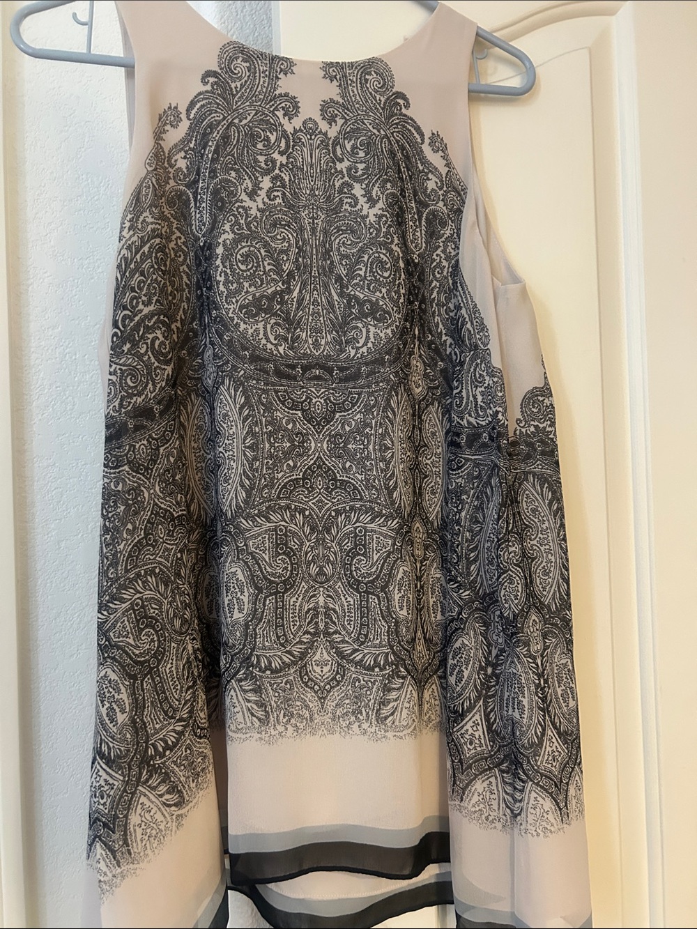 Max Studio Paisley Print Sleeveless Tunic in Light Gray and Black
